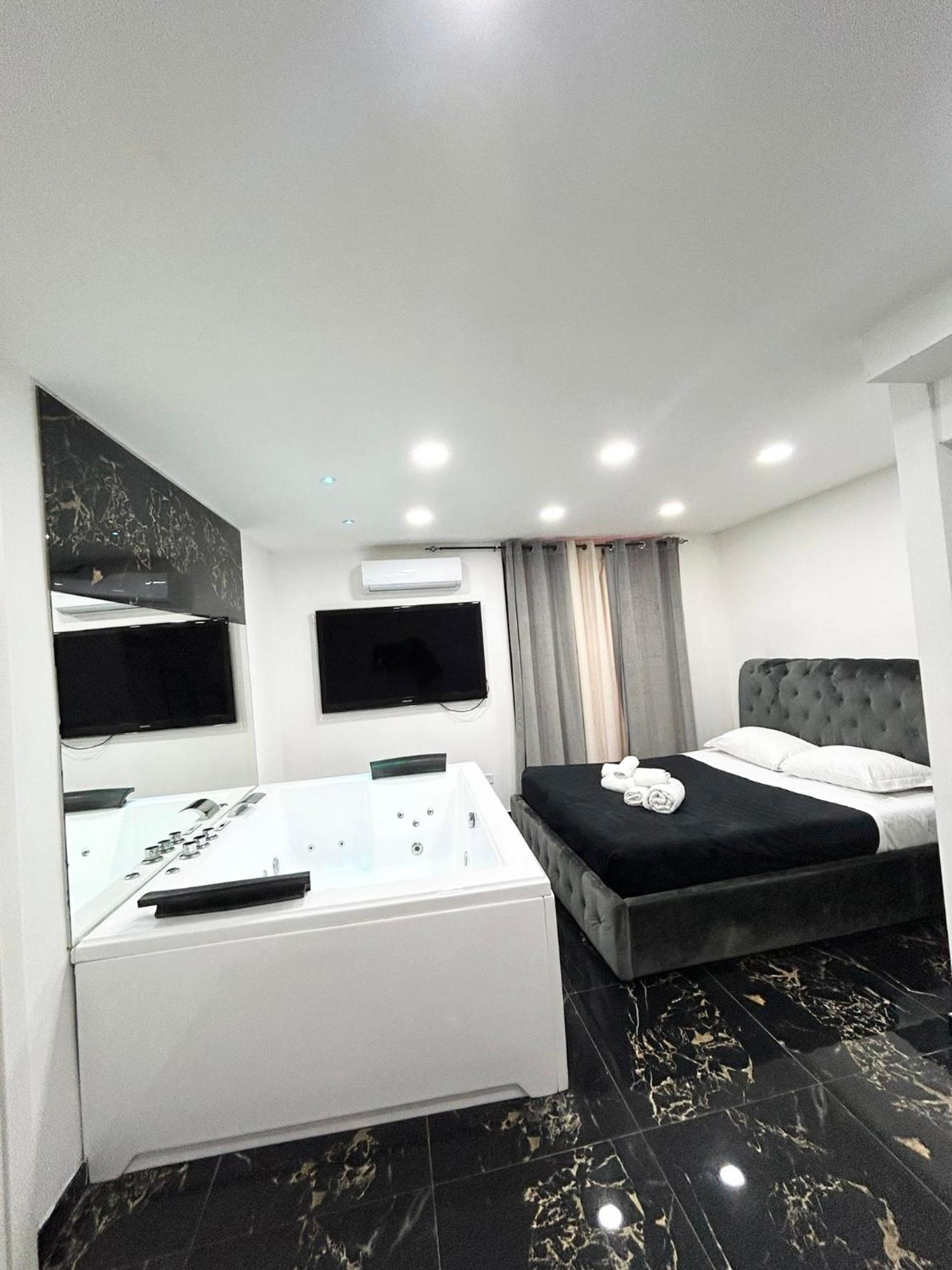 Valentino Luxury Suites Naples Luaran gambar